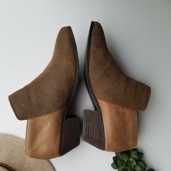 Very Volatile Los Angeles Ankle Zipper Bootie - Picture 2 of 7